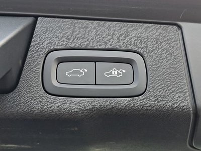 2024 Volvo XC60 Plus Dark Theme
