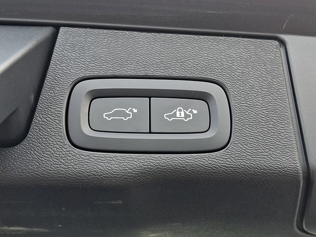 2024 Volvo XC60 Plus Dark Theme