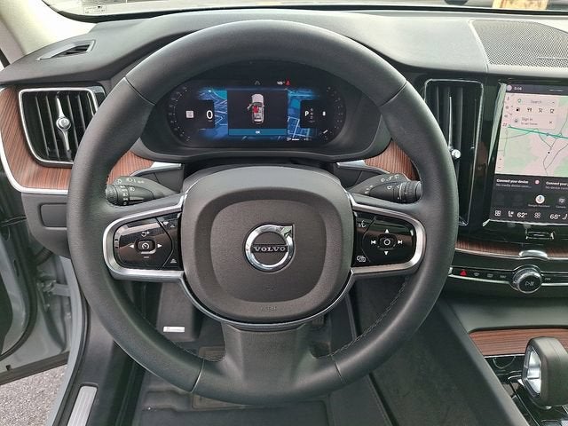 2024 Volvo XC60 Plus Dark Theme