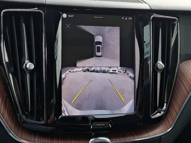 2024 Volvo XC60 Plus Dark Theme