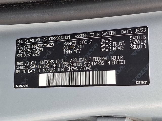 2024 Volvo XC60 Plus Dark Theme