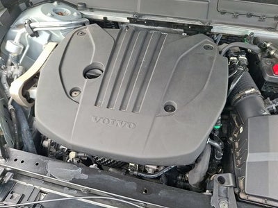 2024 Volvo XC60 Plus Dark Theme