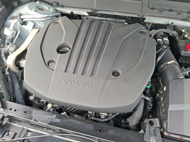 2024 Volvo XC60 Plus Dark Theme