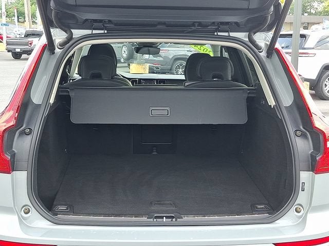 2024 Volvo XC60 Plus Dark Theme