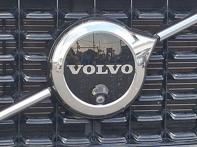 2024 Volvo XC60 Plus Dark Theme