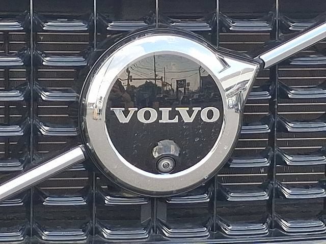 2024 Volvo XC60 Plus Dark Theme