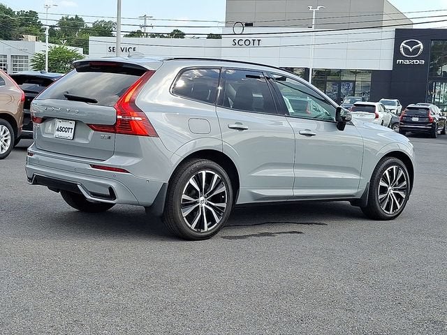 2024 Volvo XC60 Plus Dark Theme