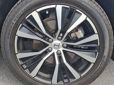 2024 Volvo XC60 Plus Dark Theme