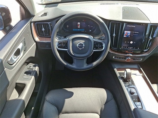 2024 Volvo XC60 Plus Dark Theme