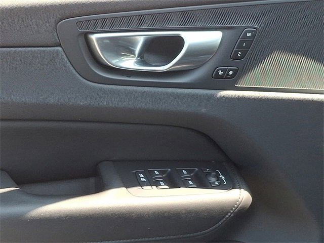 2024 Volvo XC60 Plus Dark Theme