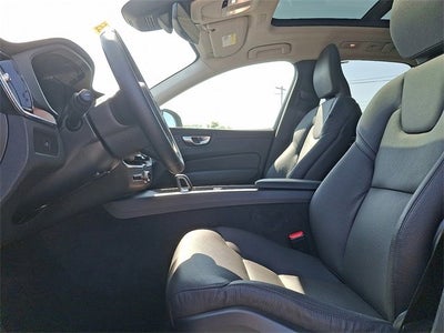 2024 Volvo XC60 Plus Dark Theme