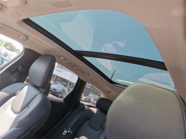 2024 Volvo XC60 Plus Dark Theme