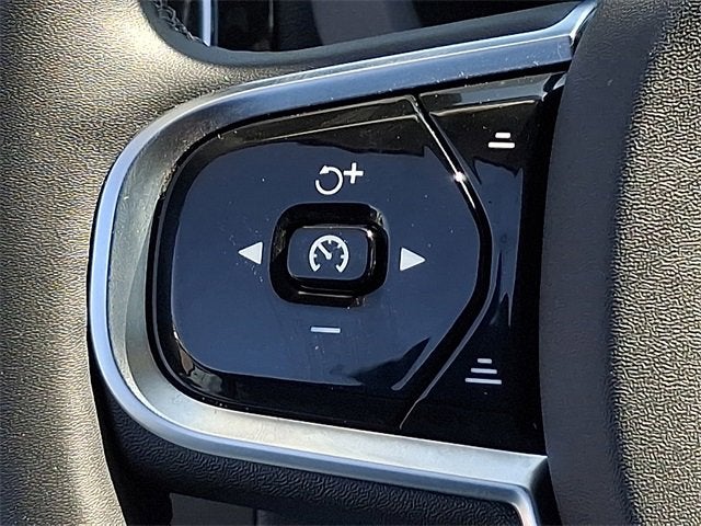 2024 Volvo XC60 Plus Dark Theme