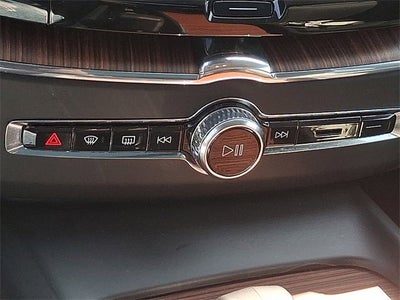 2024 Volvo XC60 Plus Dark Theme