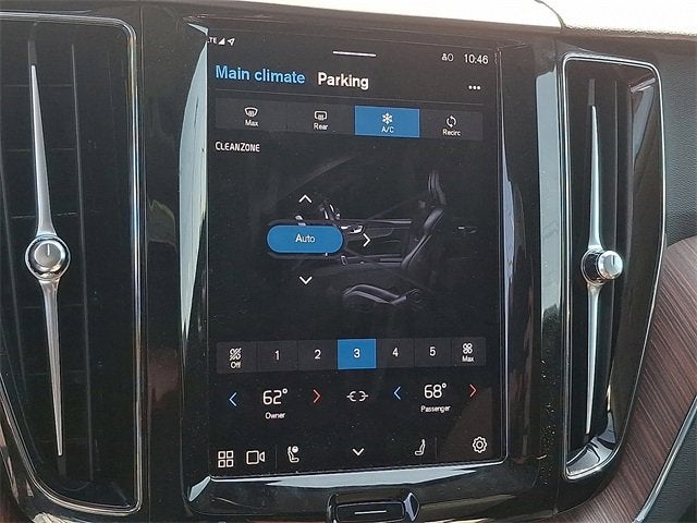 2024 Volvo XC60 Plus Dark Theme