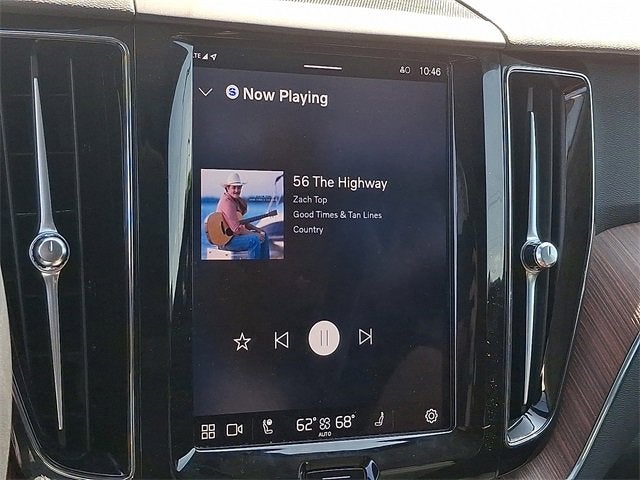 2024 Volvo XC60 Plus Dark Theme