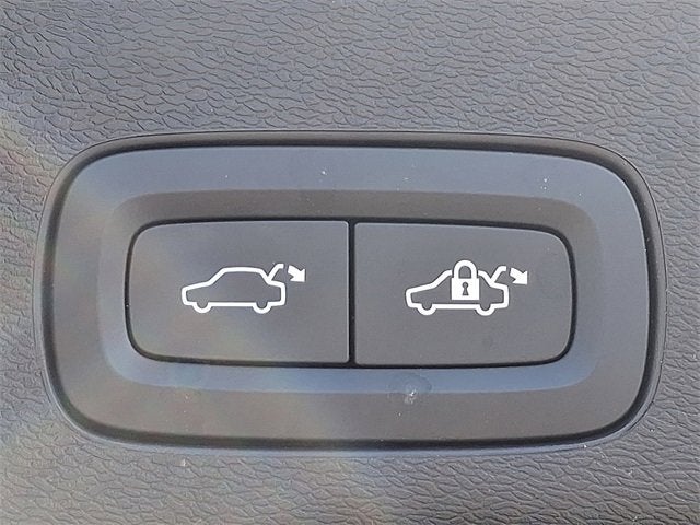 2024 Volvo XC60 Plus Dark Theme