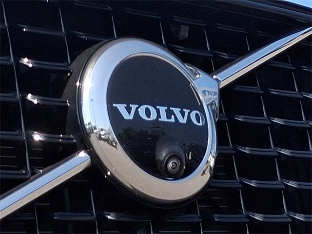 2024 Volvo XC60 Plus Dark Theme