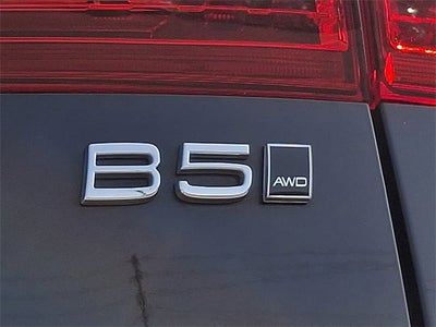 2024 Volvo XC60 Plus Dark Theme