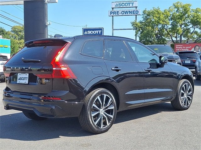 2024 Volvo XC60 Plus Dark Theme