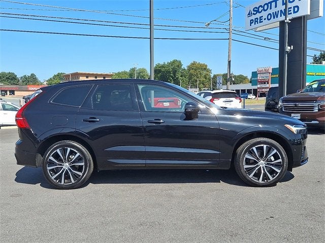 2024 Volvo XC60 Plus Dark Theme