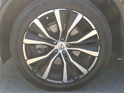 2024 Volvo XC60 Plus Dark Theme