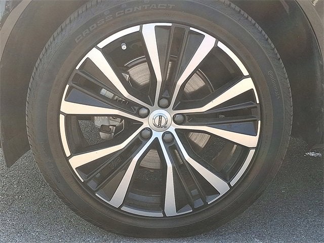 2024 Volvo XC60 Plus Dark Theme