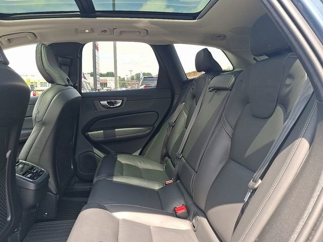 2024 Volvo XC60 Ultimate Dark Theme