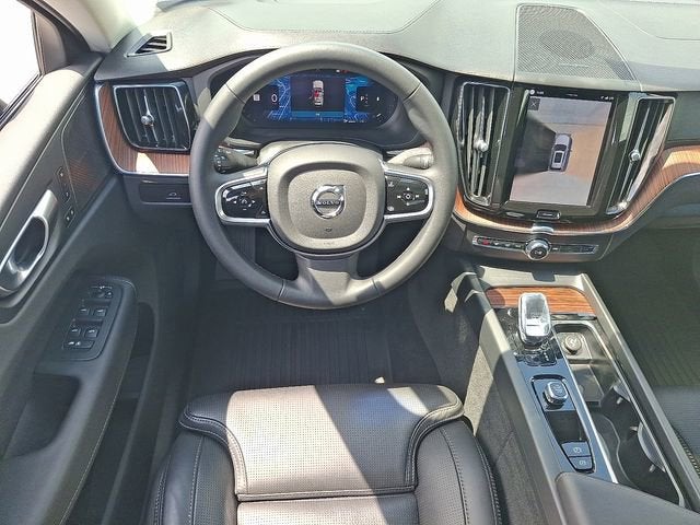 2024 Volvo XC60 Ultimate Dark Theme