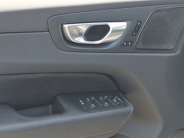 2024 Volvo XC60 Ultimate Dark Theme
