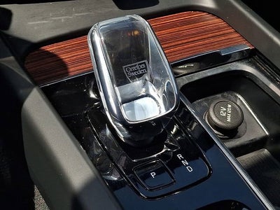 2024 Volvo XC60 Ultimate Dark Theme