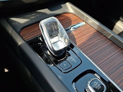 2024 Volvo XC60 Ultimate Dark Theme