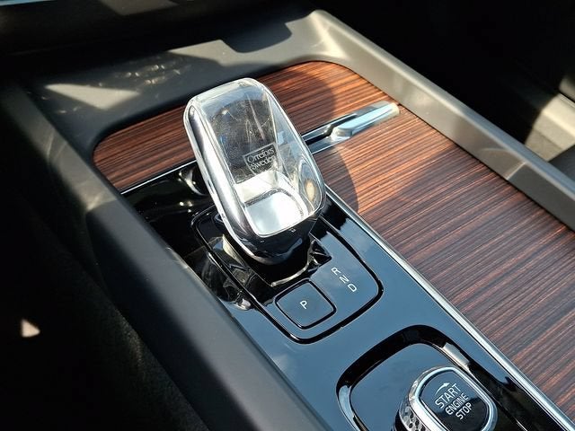 2024 Volvo XC60 Ultimate Dark Theme