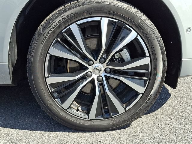2024 Volvo XC60 Ultimate Dark Theme