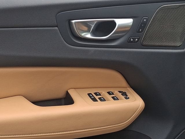 2024 Volvo XC60 Ultimate Dark Theme