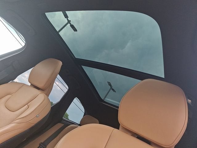 2024 Volvo XC60 Ultimate Dark Theme