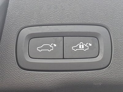 2024 Volvo XC60 Ultimate Dark Theme