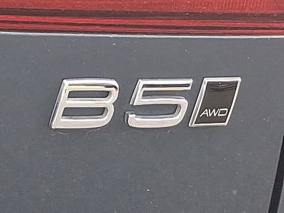 2024 Volvo XC60 Ultimate Dark Theme