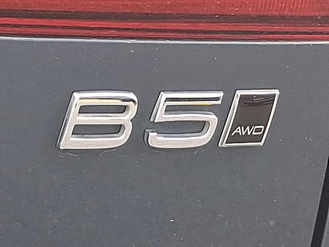 2024 Volvo XC60 Ultimate Dark Theme