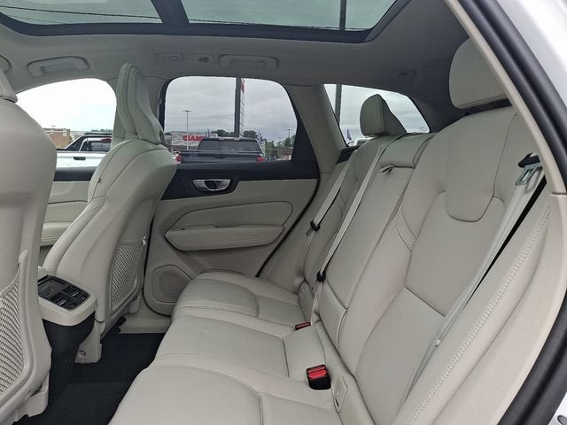 2024 Volvo XC60 Ultimate Dark Theme