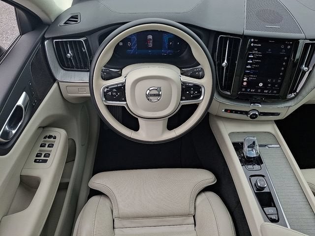 2024 Volvo XC60 Ultimate Dark Theme