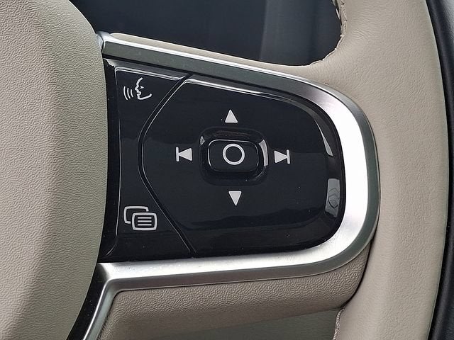 2024 Volvo XC60 Ultimate Dark Theme