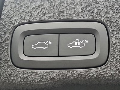 2024 Volvo XC60 Ultimate Dark Theme