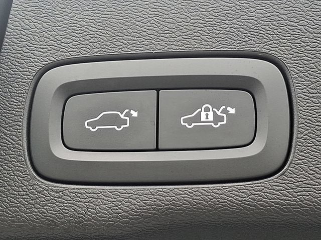 2024 Volvo XC60 Ultimate Dark Theme