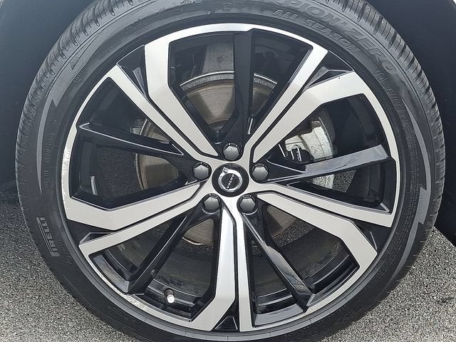 2024 Volvo XC60 Ultimate Dark Theme