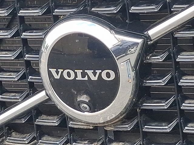 2024 Volvo XC60 Ultimate Dark Theme