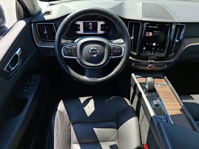 2023 Volvo XC60 Plus Bright Theme