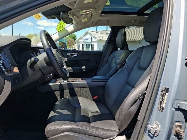 2023 Volvo XC60 Plus Bright Theme
