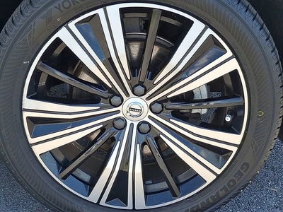 2023 Volvo XC60 Plus Bright Theme