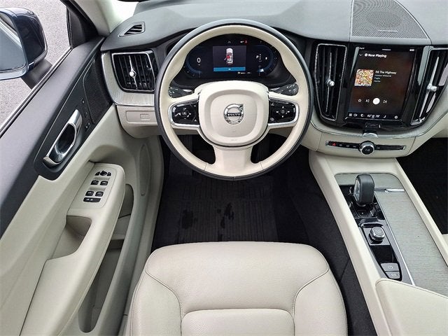 2023 Volvo XC60 Plus Bright Theme